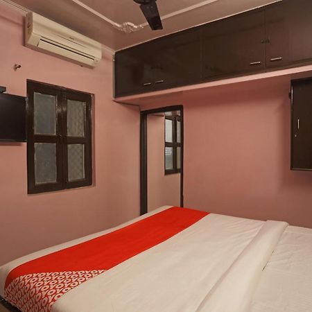 Oyo 48287 Bst Hotel Нью-Дели Экстерьер фото