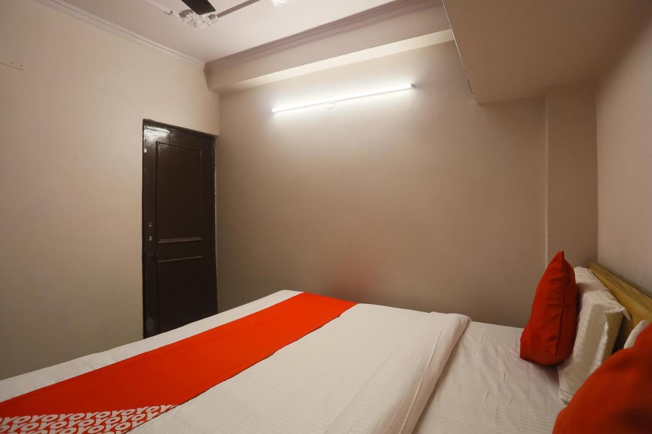 Oyo 48287 Bst Hotel Нью-Дели Экстерьер фото
