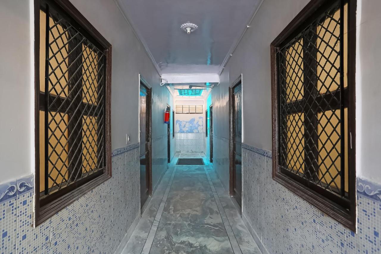 Oyo 48287 Bst Hotel Нью-Дели Экстерьер фото